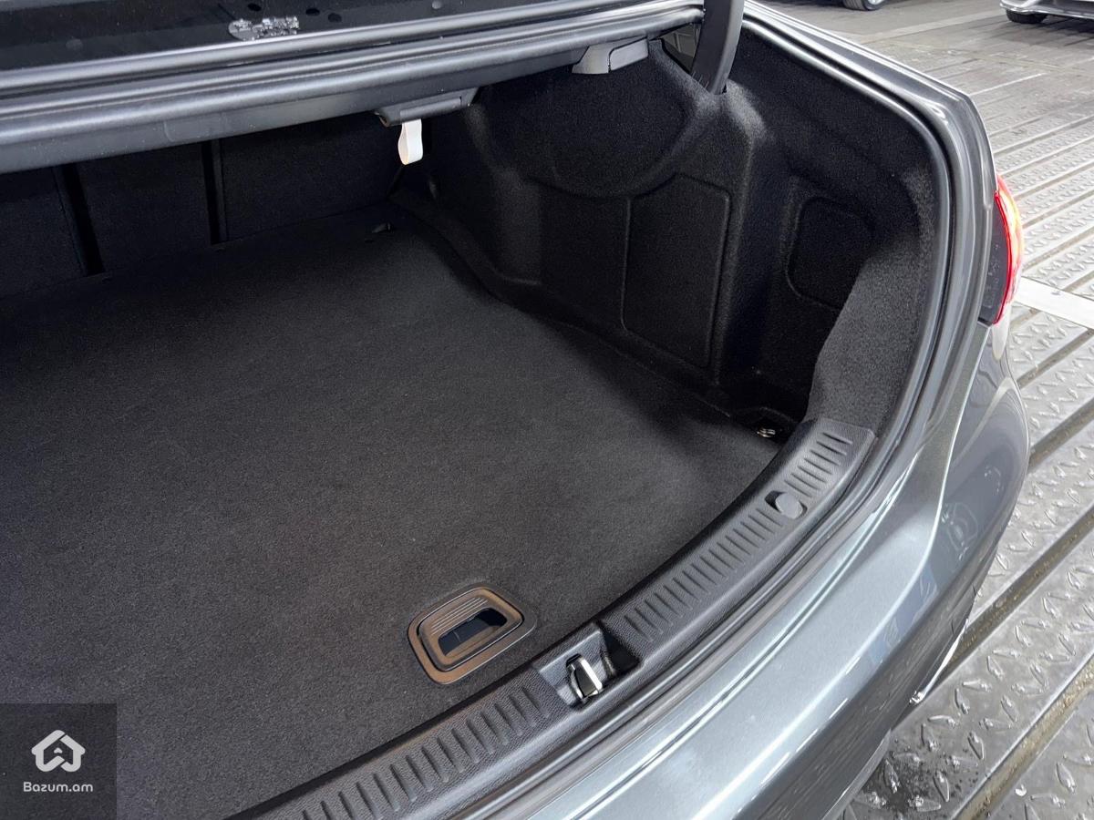 Mercedes Benz E350 AMG Line W213 - image 45