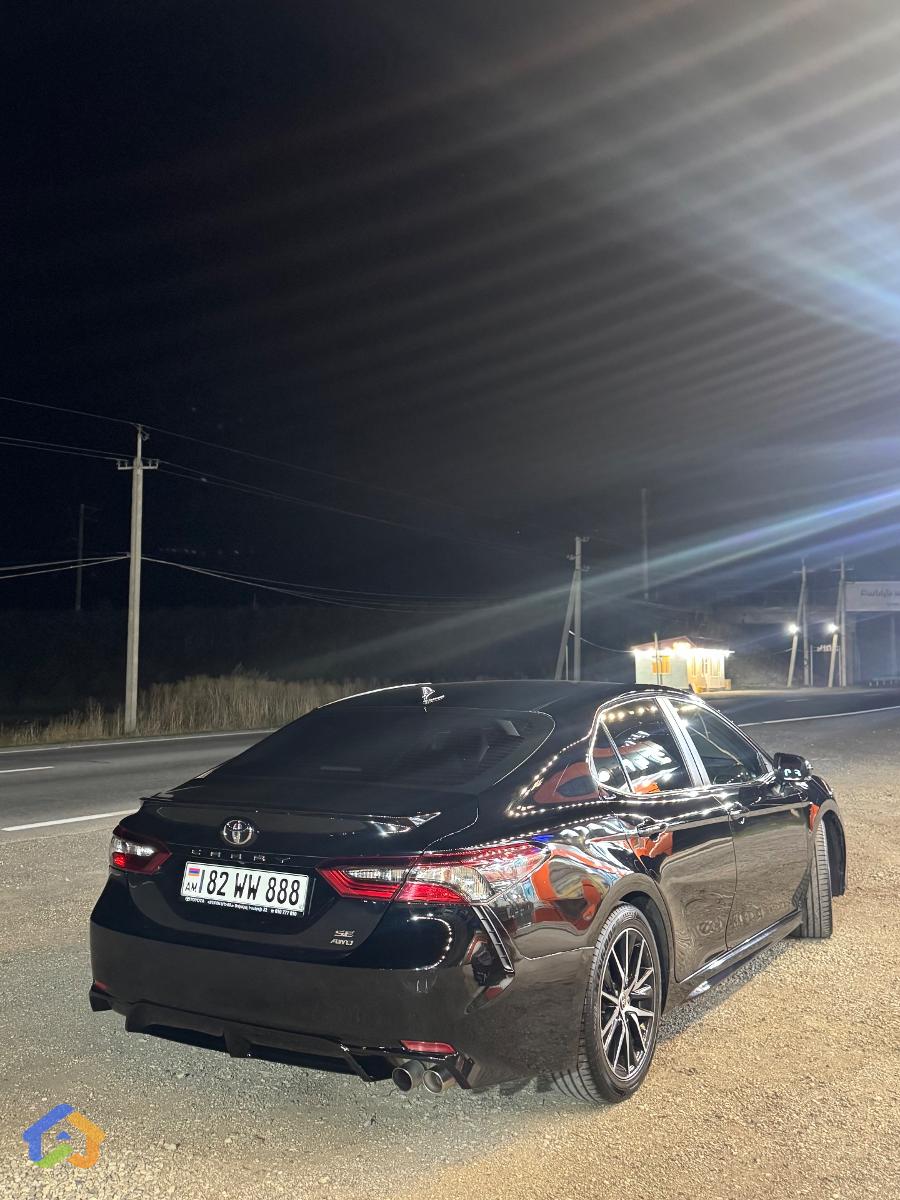 Toyota Camry - image 8