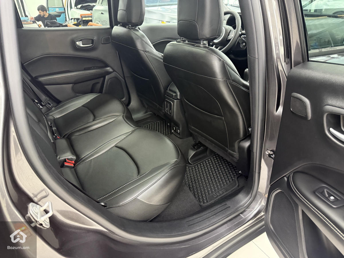 Jeep Compass 80 TH Anniversary 4x4 - image 19