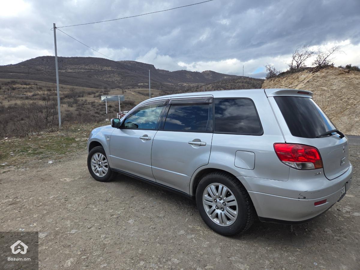 Mitsubishi airtrek - image 6