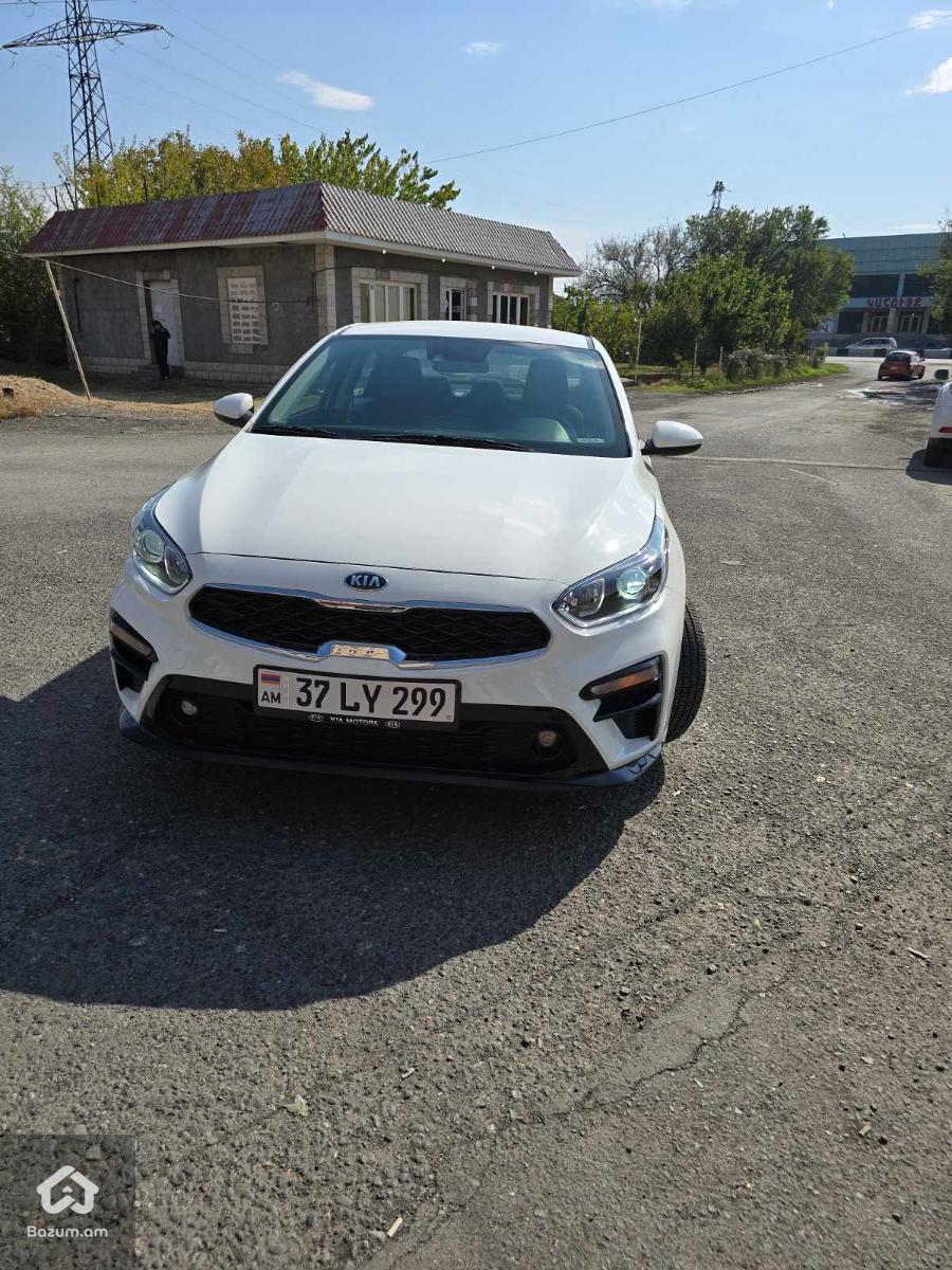 Kia Forte - image 1