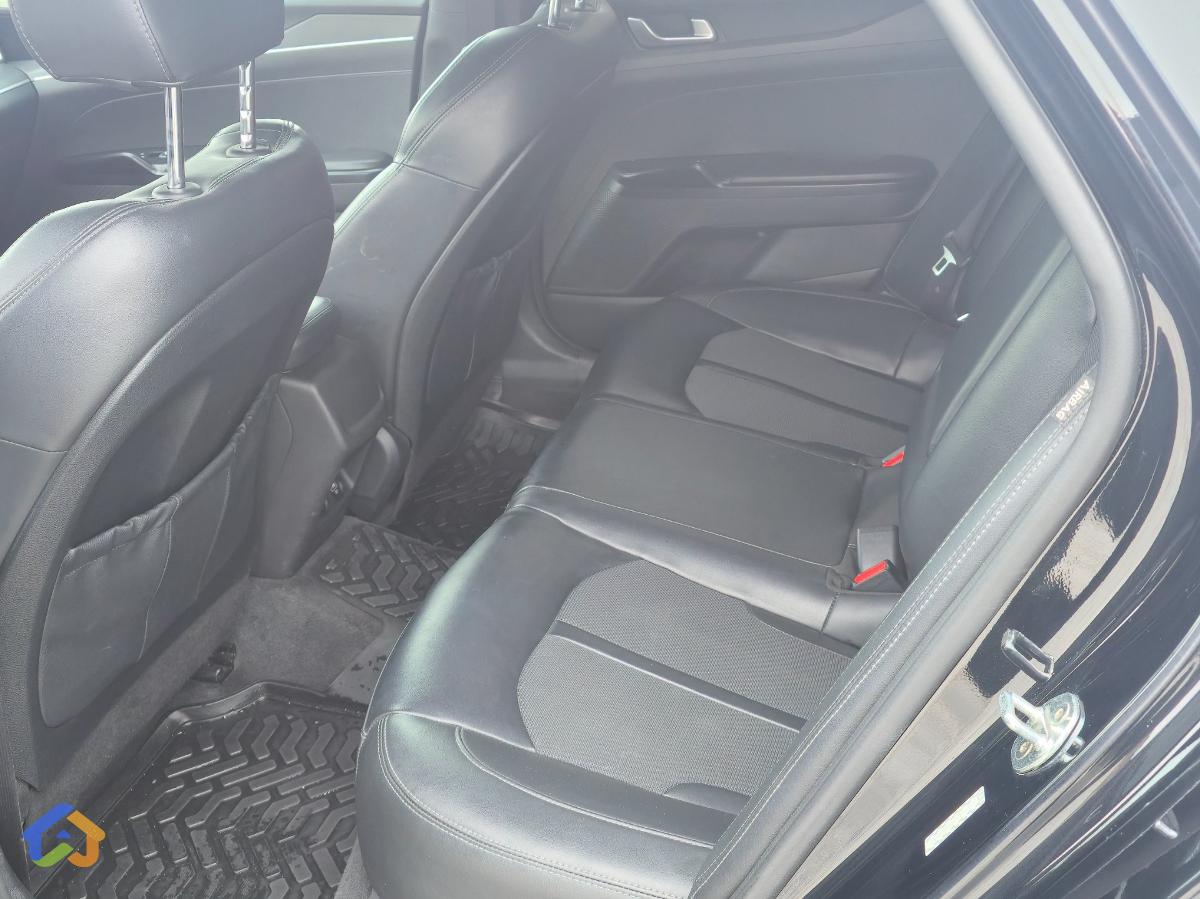 Kia K5 GT Line - image 9