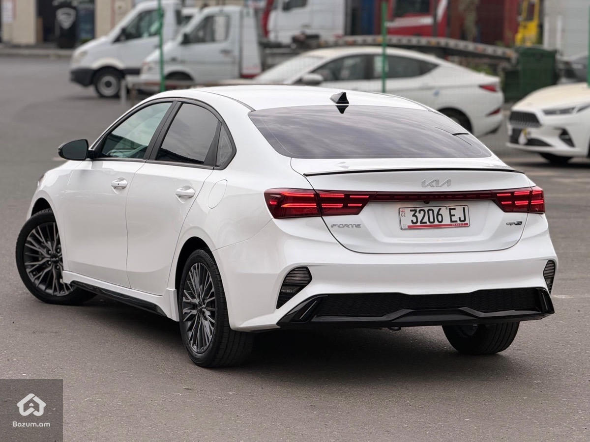 kia Forte - image 21