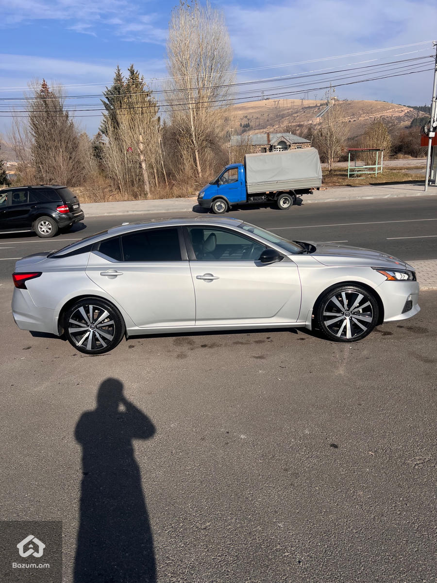 Nissan Altima SR 2021 - image 2