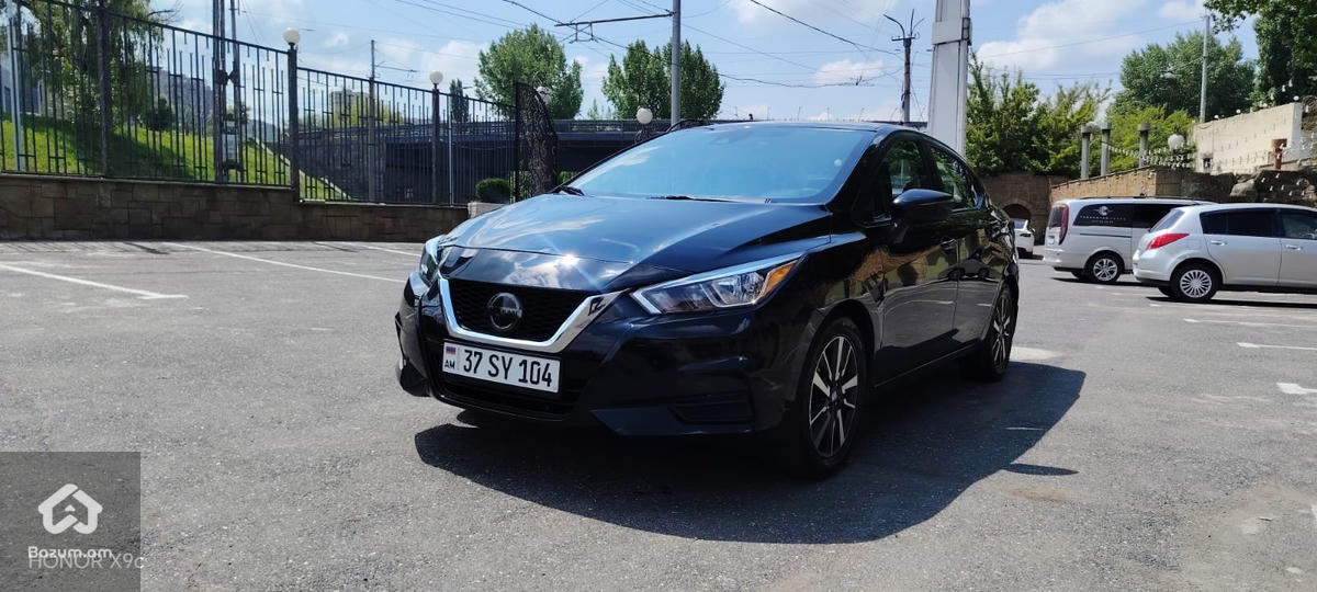 Nissan Versa - image 2