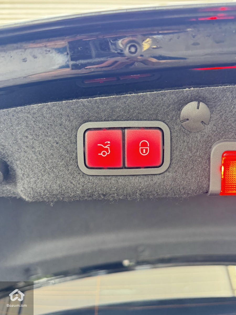 Mercedes Benz C300 - image 8