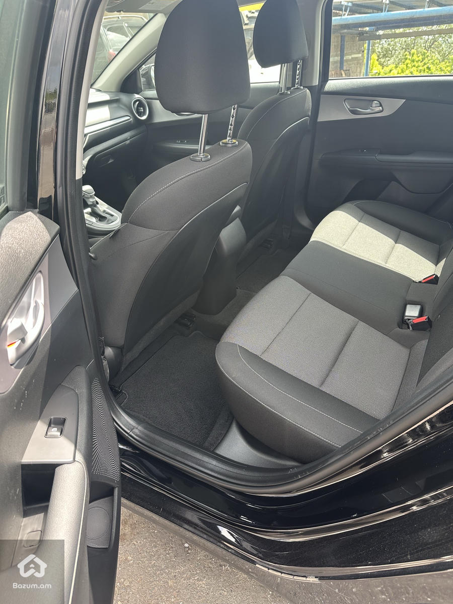 Kia Forte - image 12