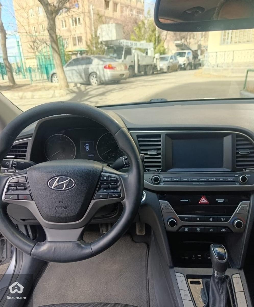 Hyundai Elantra SEL - image 11