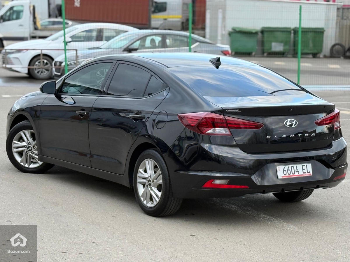 Hyundai Elantra - image 16