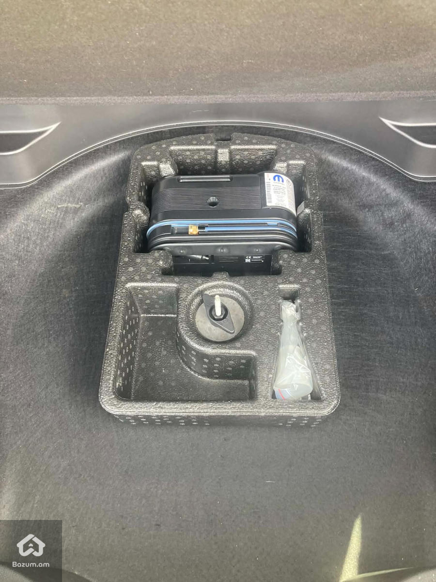 2023 Jeep Cherokee, Altitude Lux 4x4 - image 15