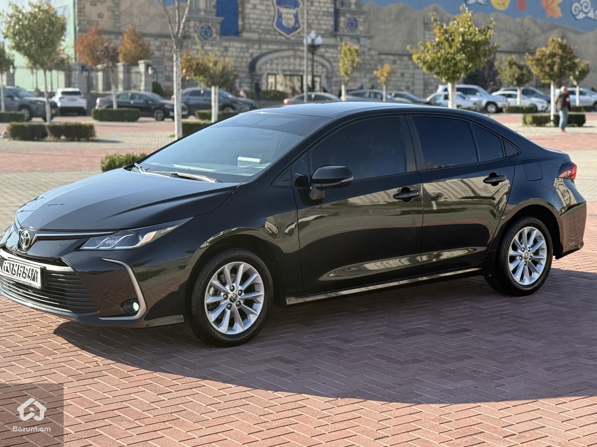 Toyota Corolla - image 2