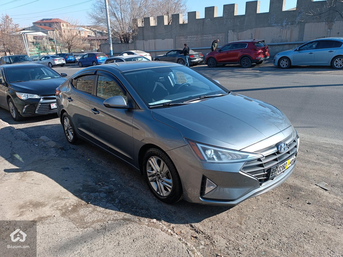 HYUNDAI ELANTRA  - image 4