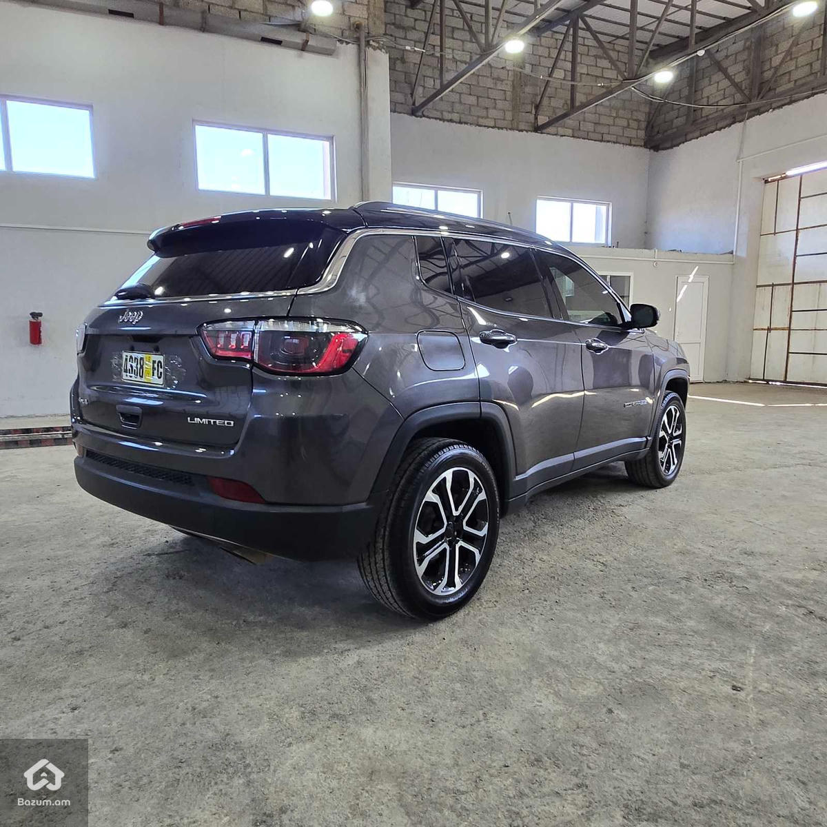 Jeep Compass - image 6