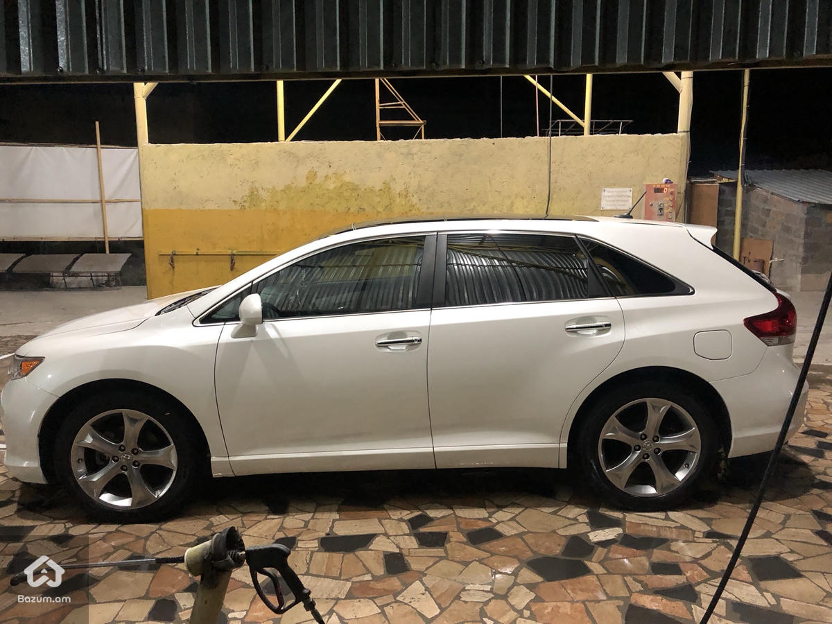 Toyota Venza - image 3