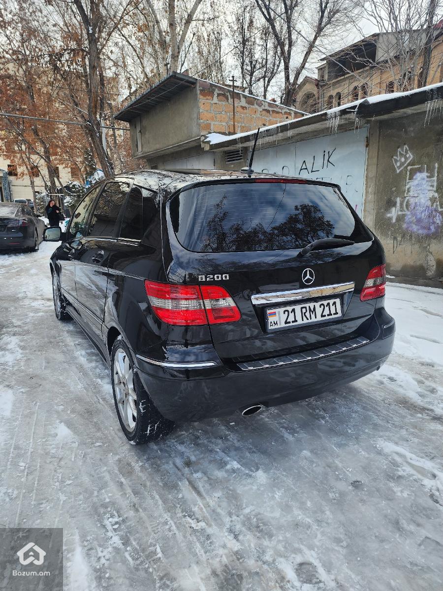 mercedes benz B200 - image 6