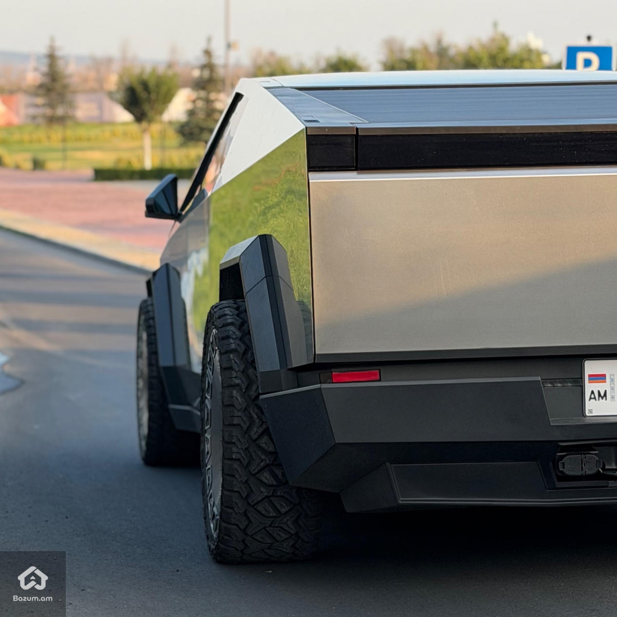 Tesla Cybertruck - image 6