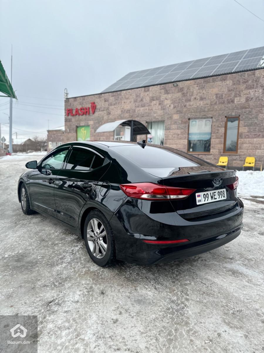 Hyundai Elantra - image 4