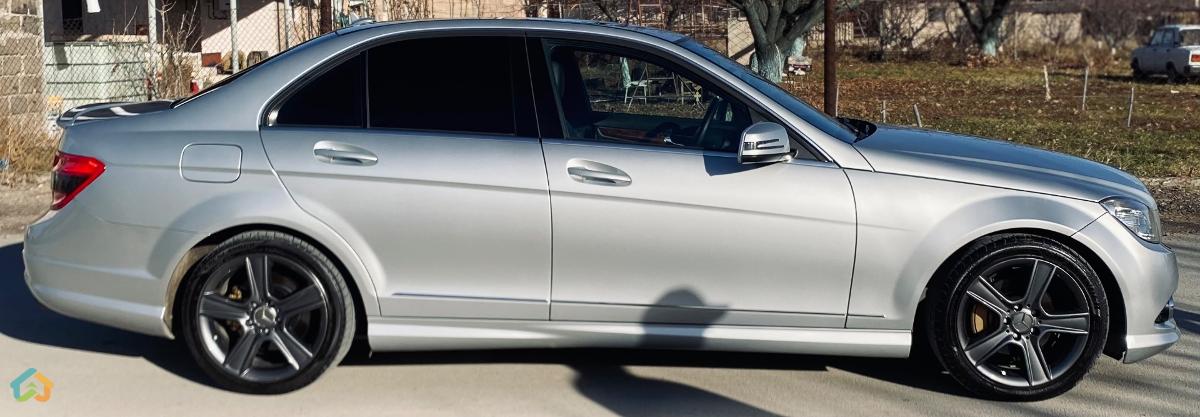 Mercedes Benz C300 - image 3