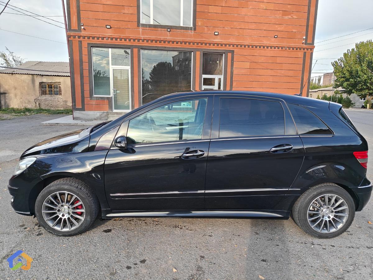 Mercedes Benz B-class B200 - image 1