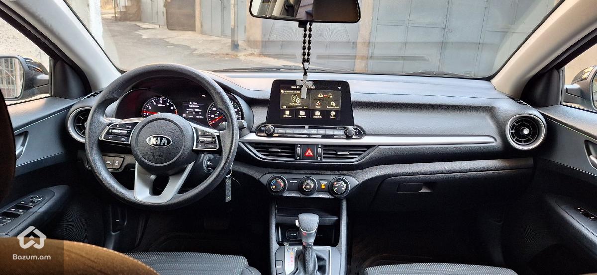 Kia Forte - image 12