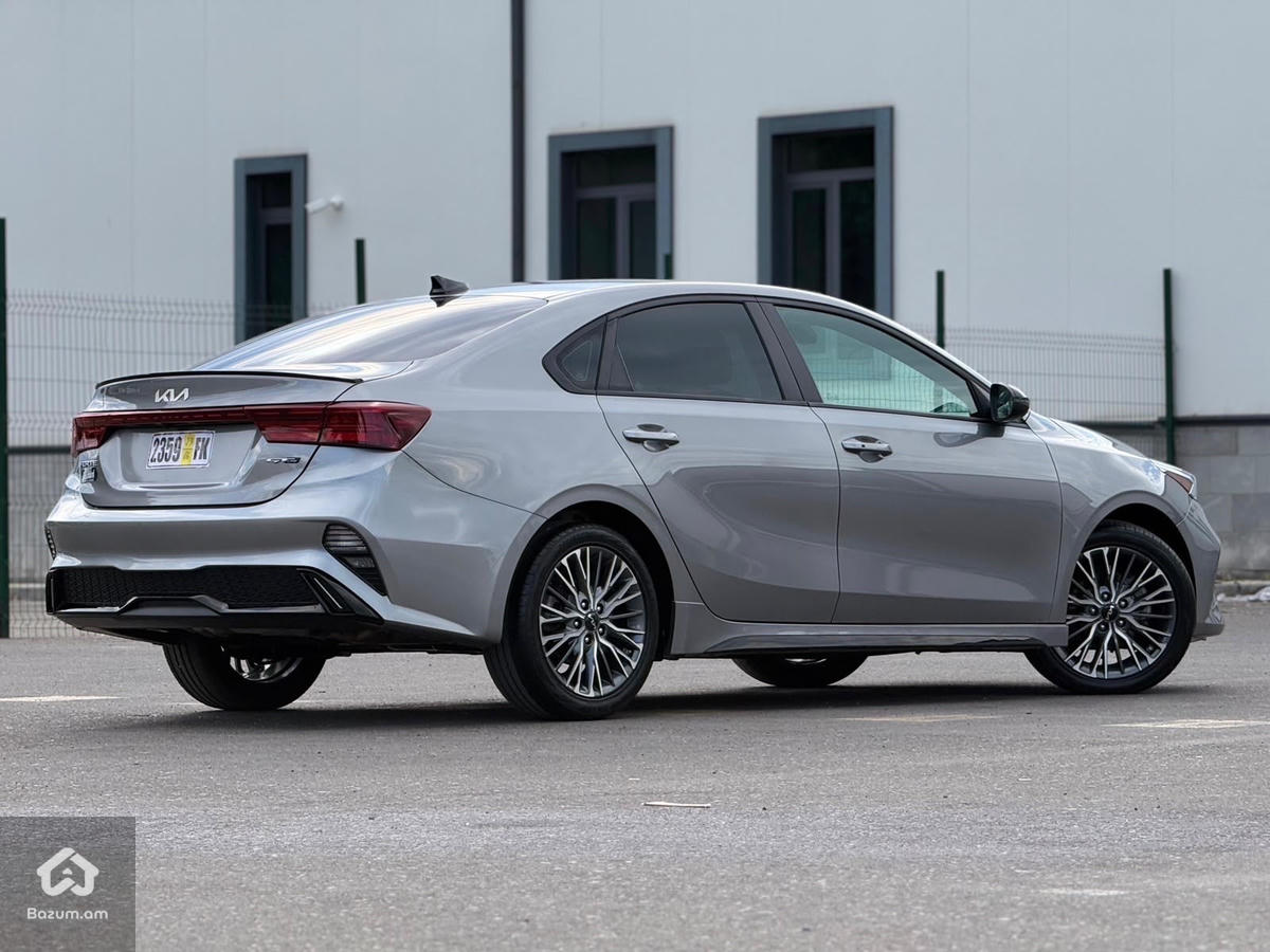 kia Forte - image 21