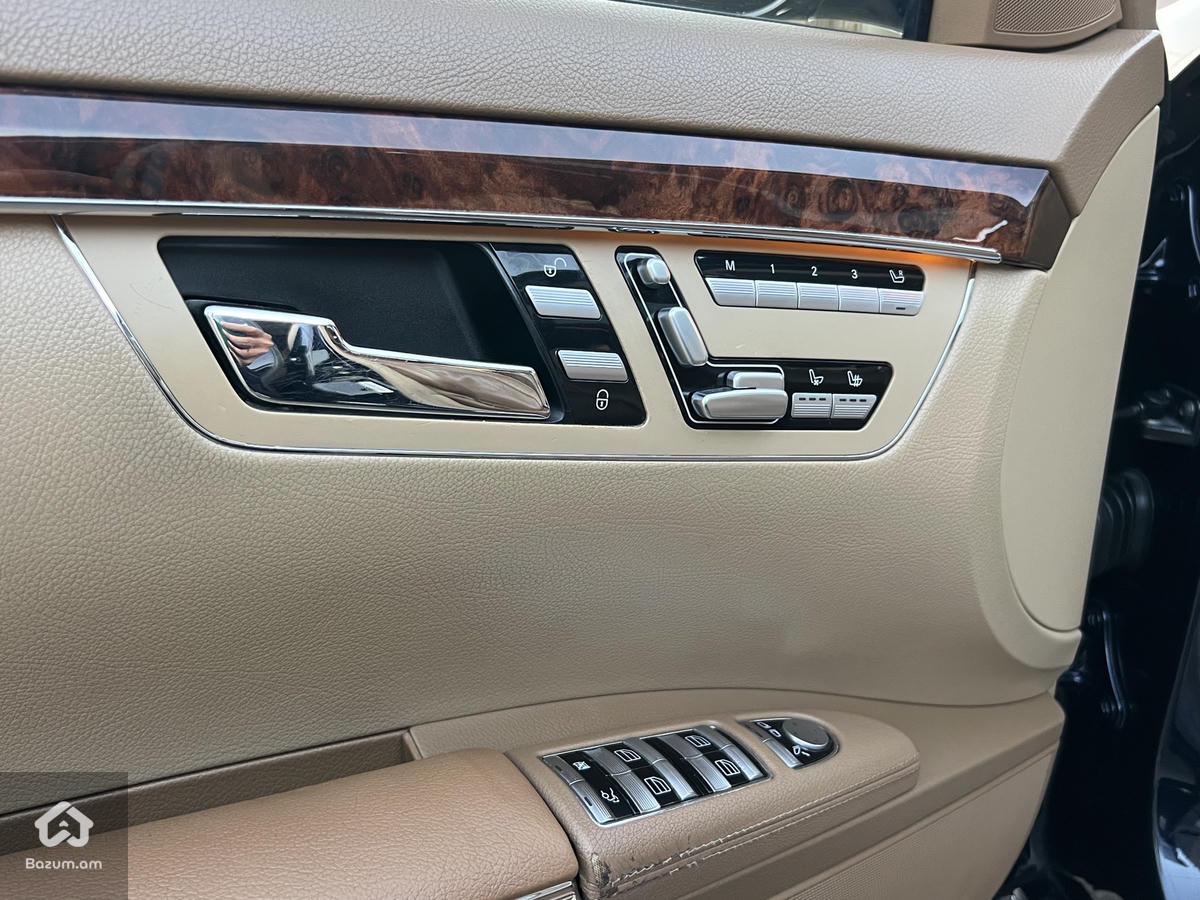 Mercedes Benz W221 - image 16
