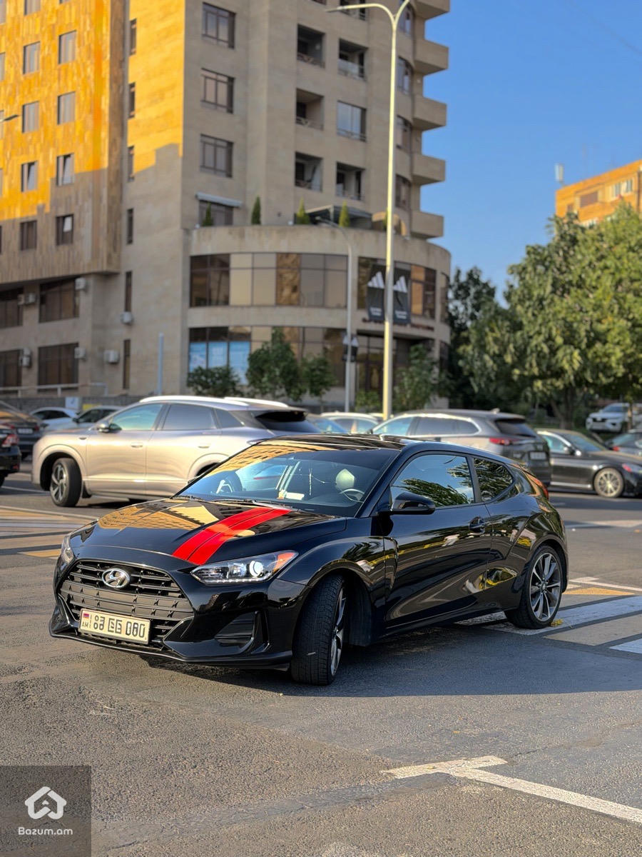Hyundai Veloster  - image 2
