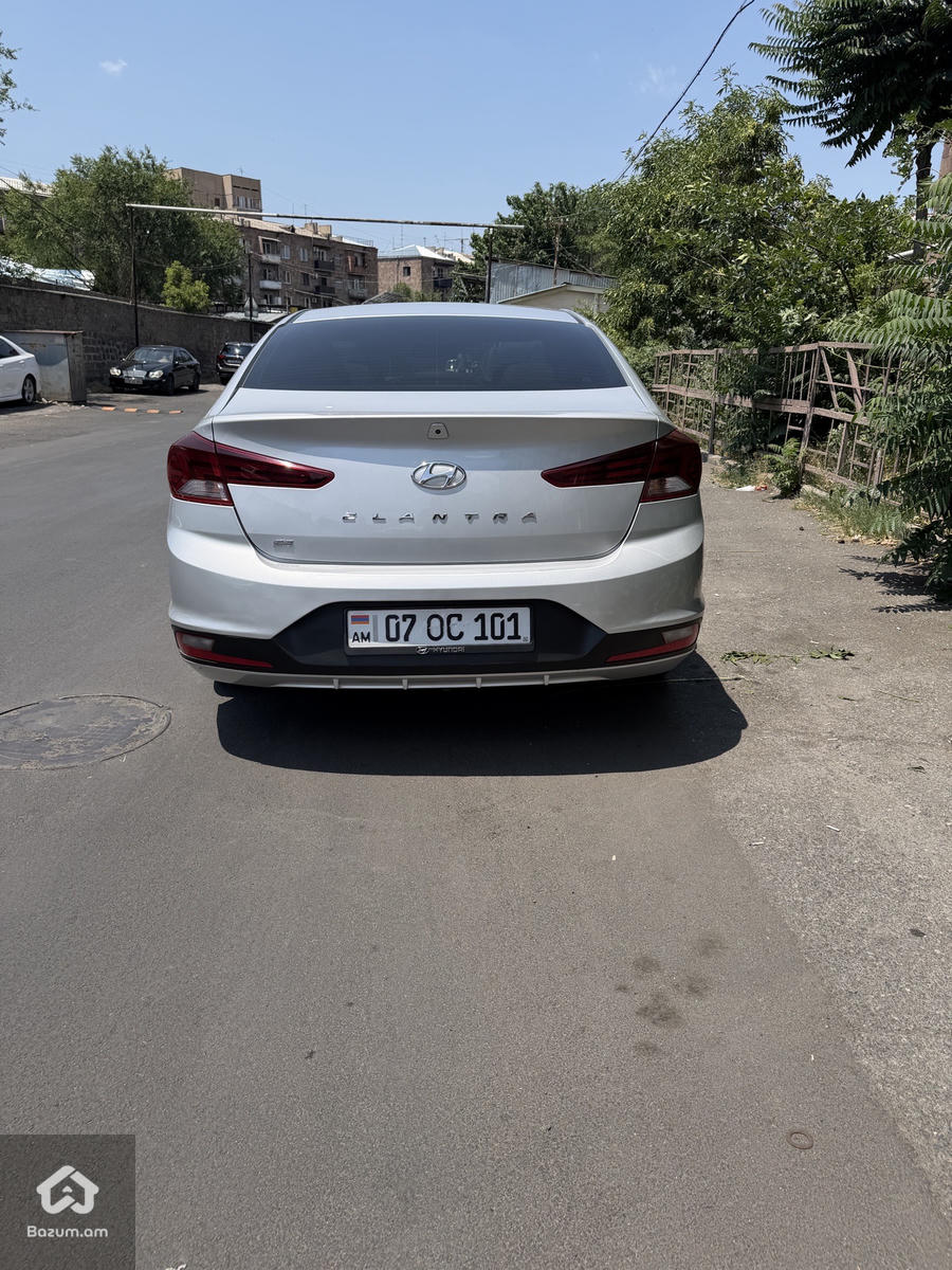 hyundai elantra - image 7