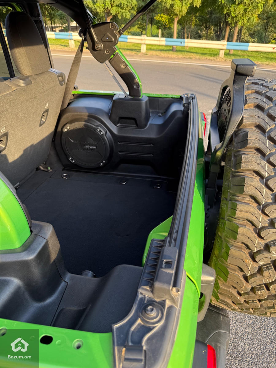 Jeep  Wrangler - image 7