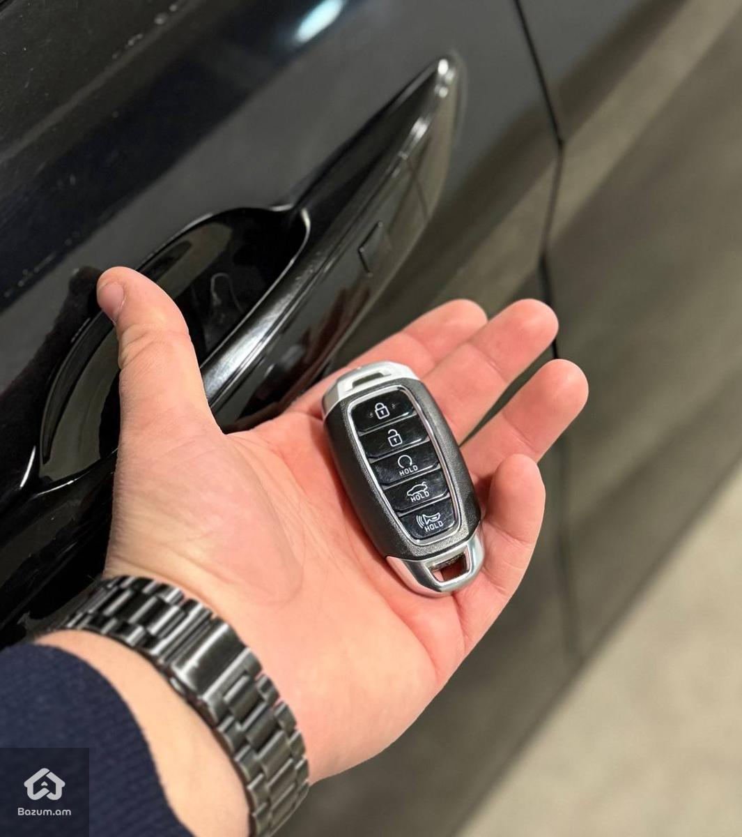 Hyundai Elantra SEL - image 13