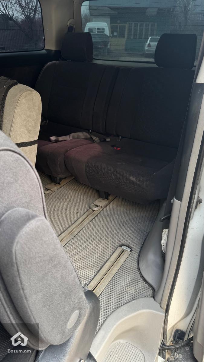 Toyota Alphard - image 8