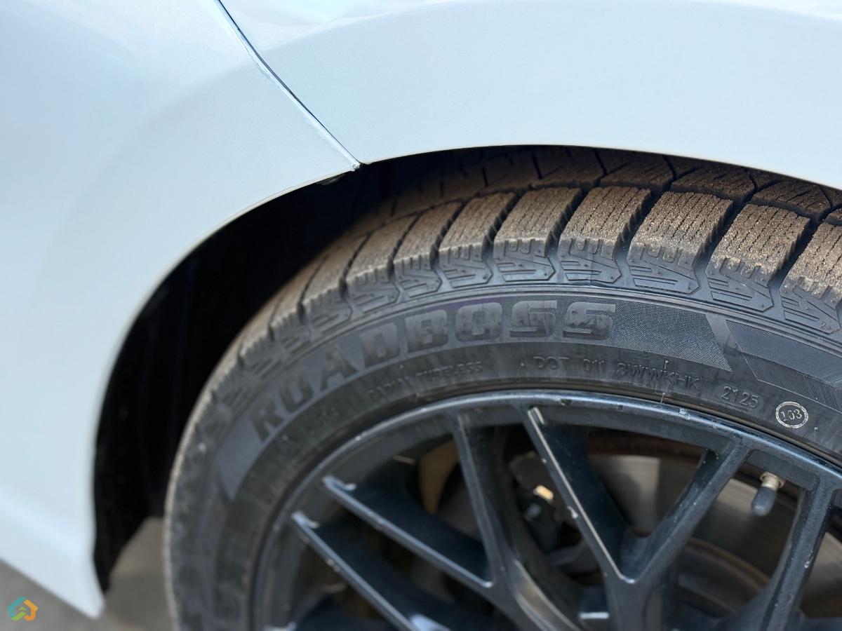 Toyota Camry V70 Xse - image 11