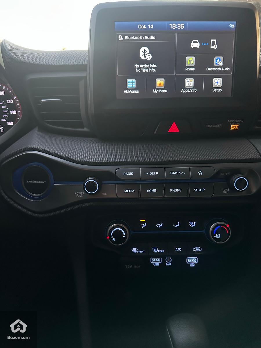 Hyundai Veloster - image 9