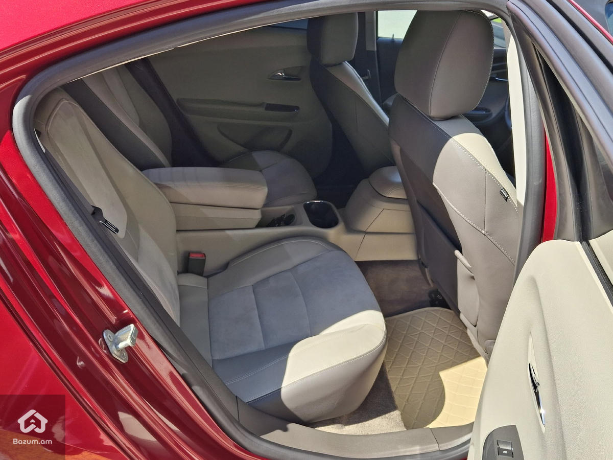 Chevrolet Volt Hybrid 2013tiv - image 8