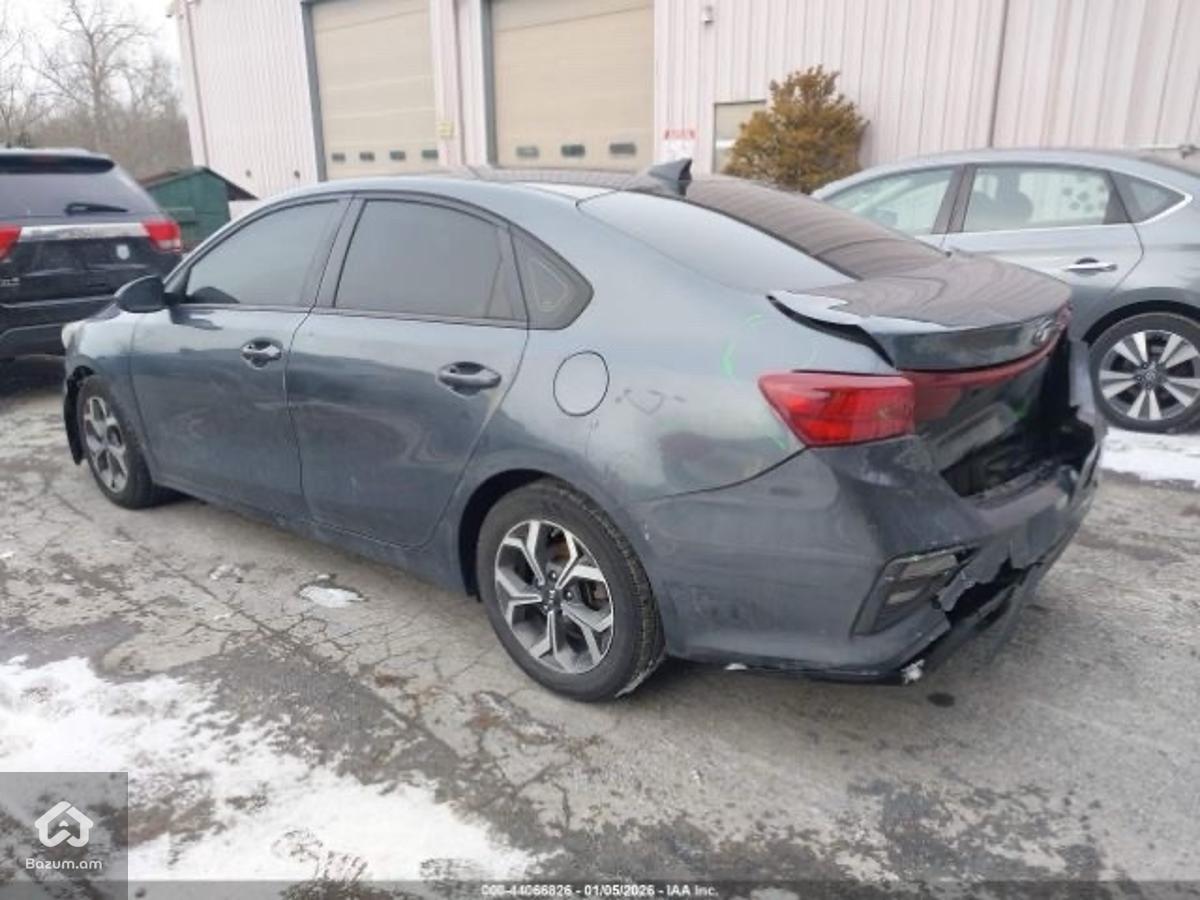 Kia Forte LXS - image 8