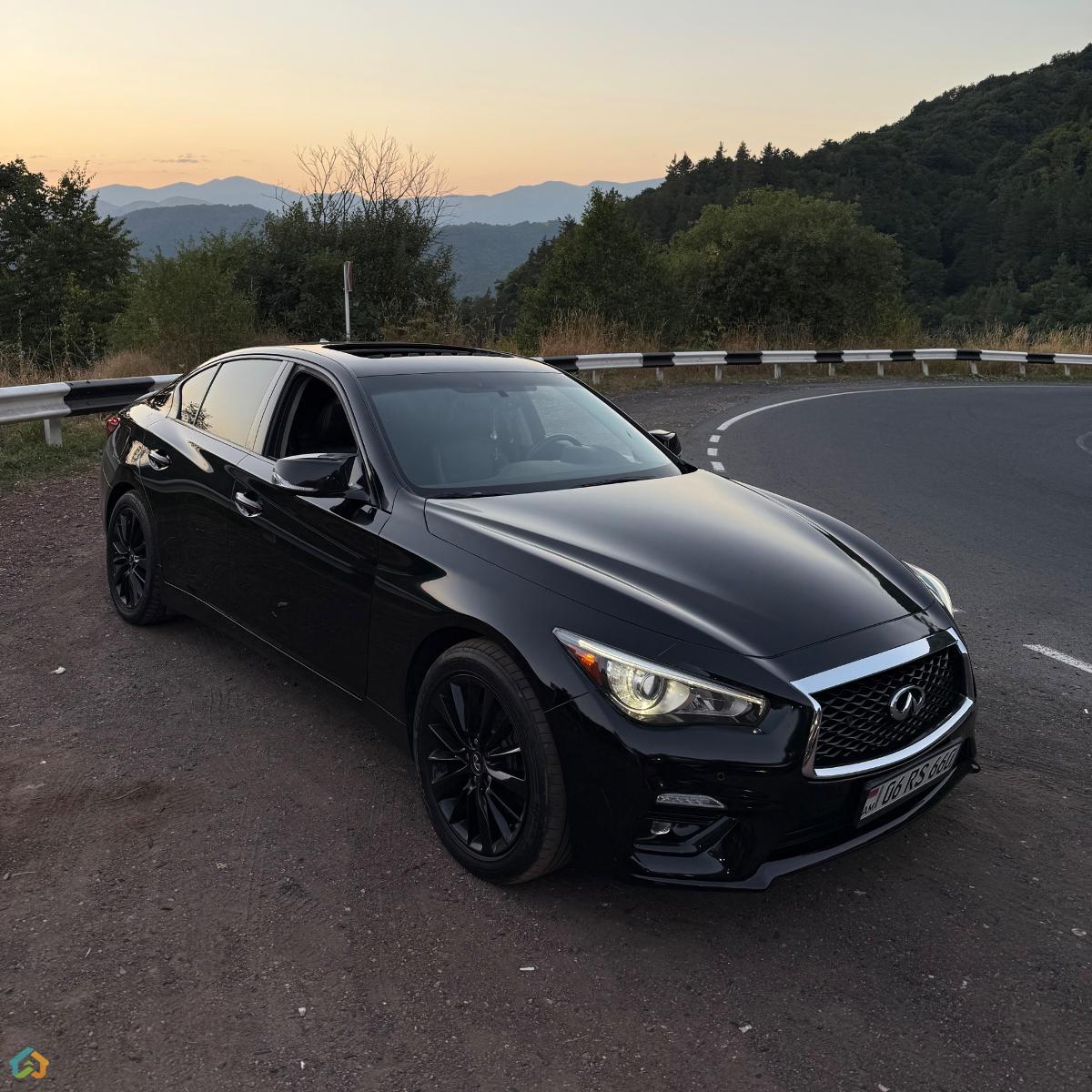 Infiniti Q50 Luxe - image 1