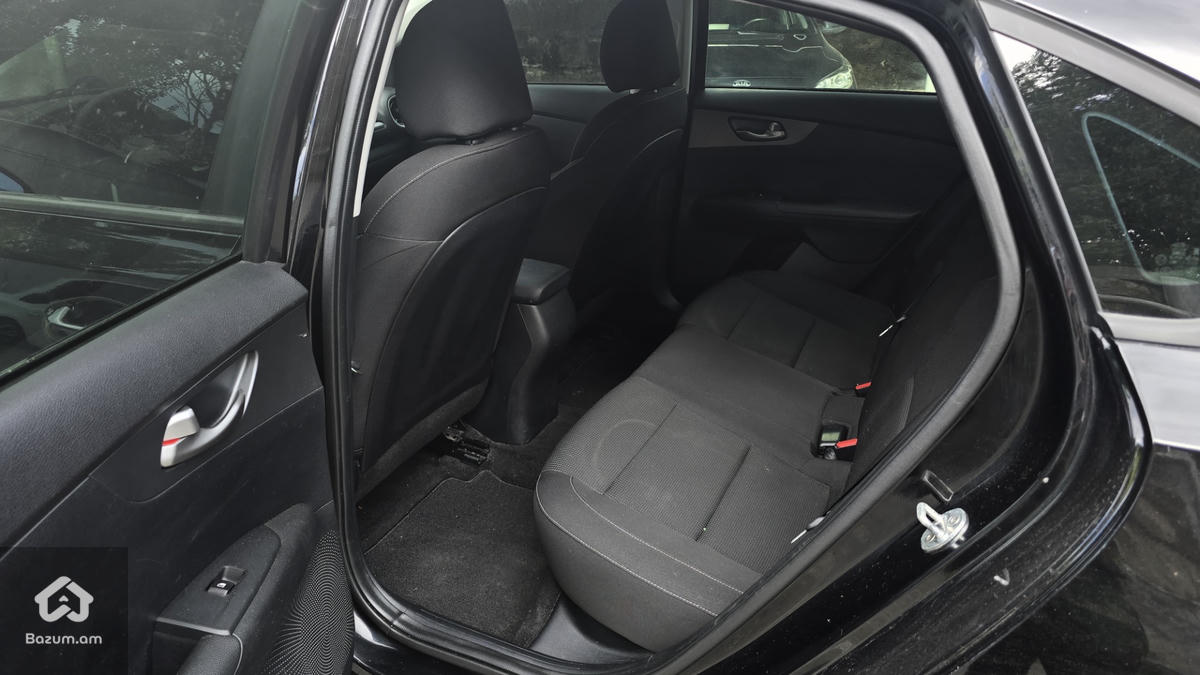 Kia Forte - image 4