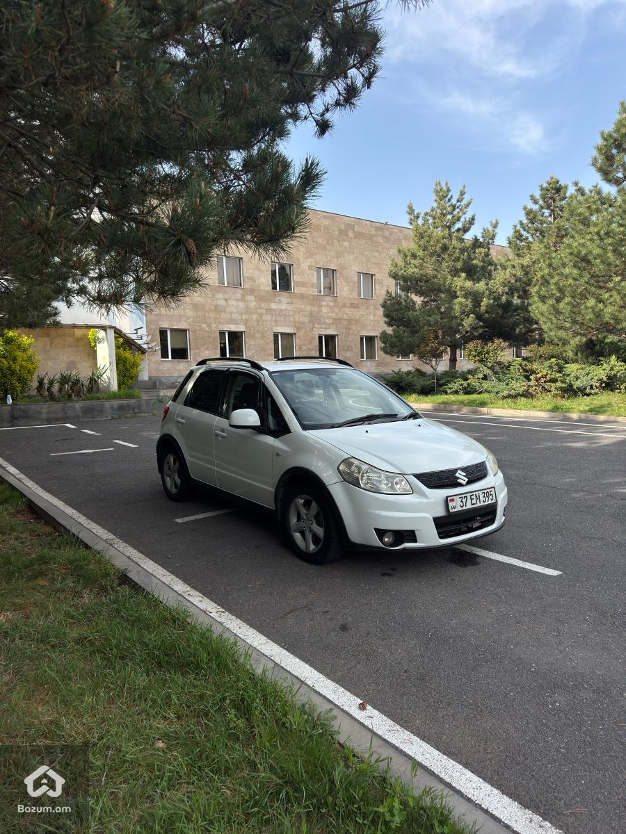 Suzuki SX4 - image 1