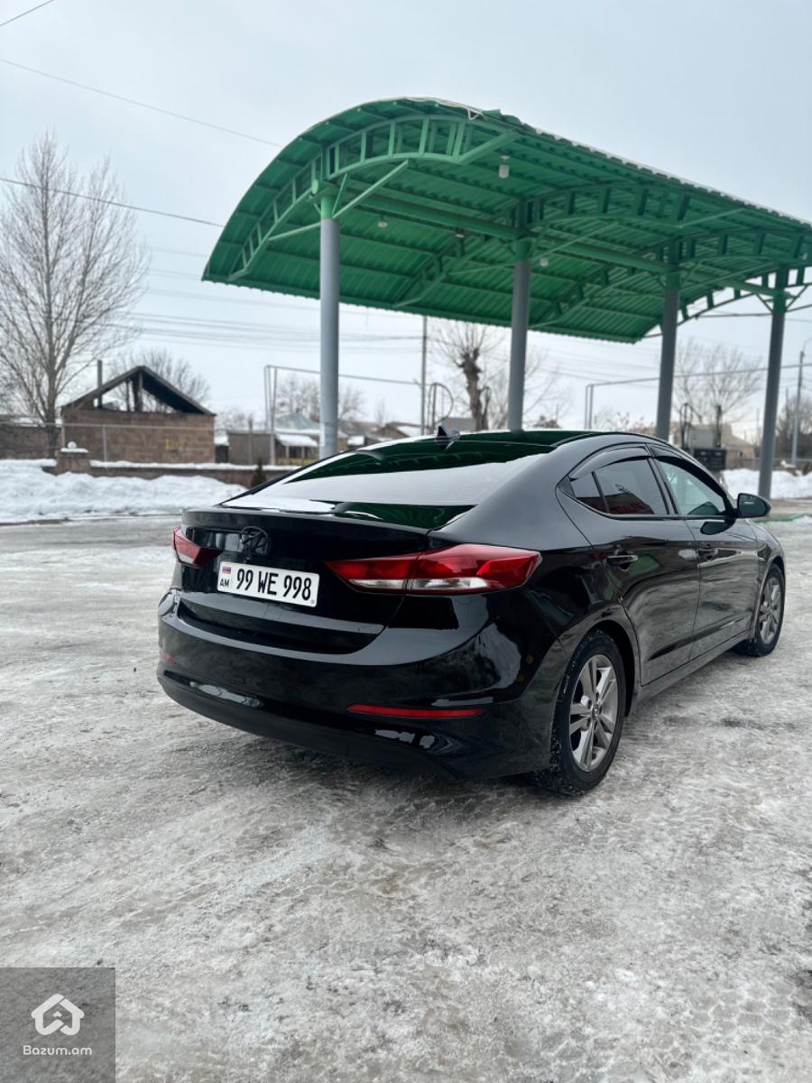 Hyundai Elantra - image 3