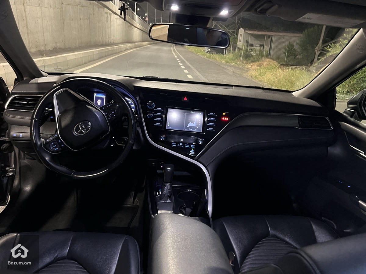 Toyota Camry 2018 - image 9