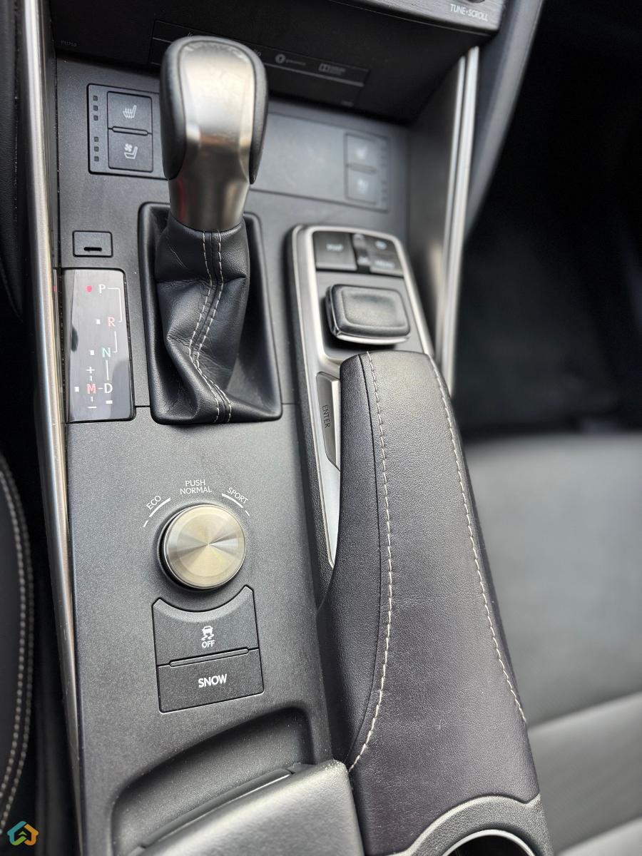 Lexus is 300 3.5 AWD - image 13