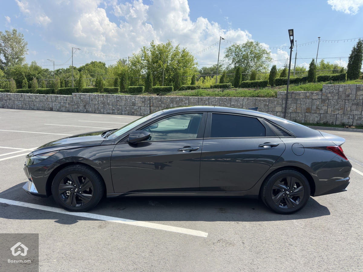 Hyundai Elantra CN7 - image 3