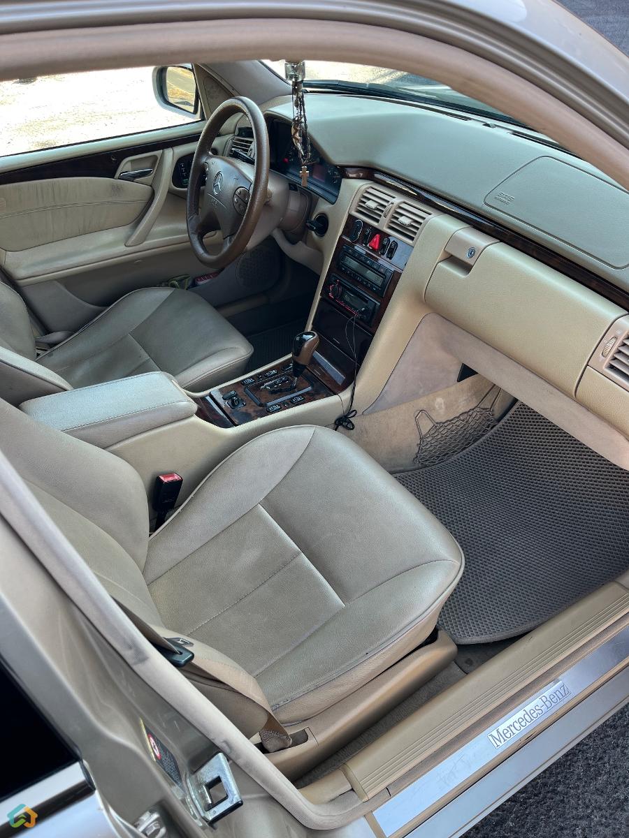 Mercedes-Benz E-class - image 7