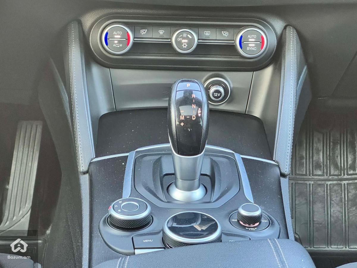 Alfa Romeo Stelvio - image 12