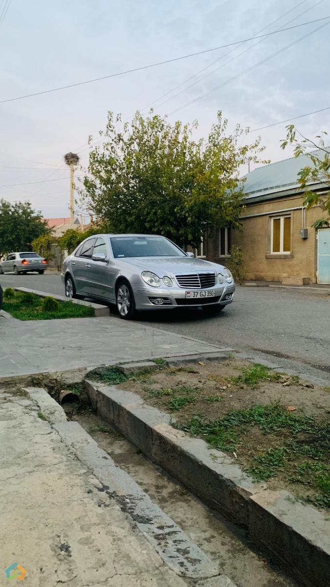 Mercedes Benz - image 28