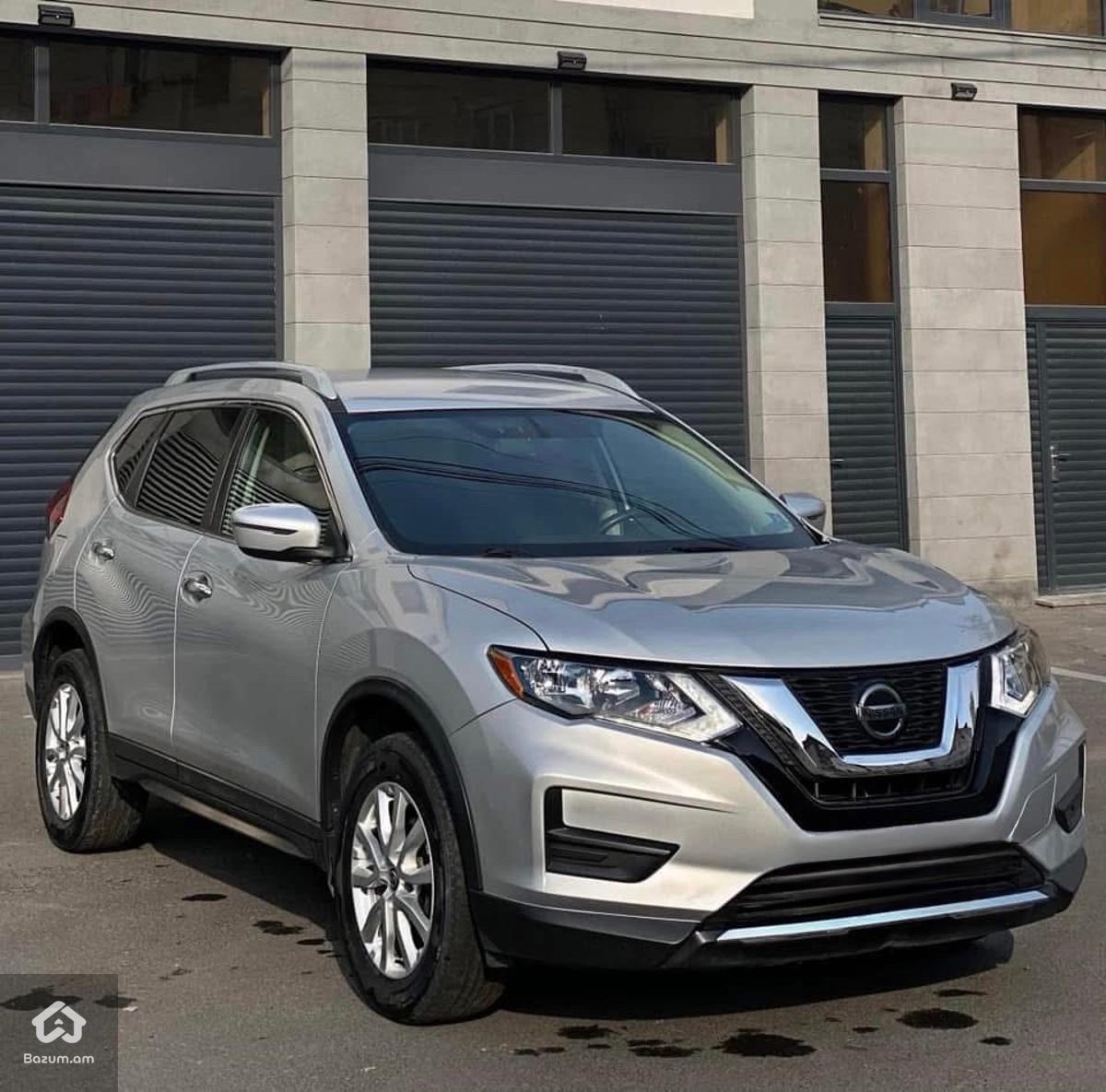 Nissan Rogue 4X4 SV - image 1