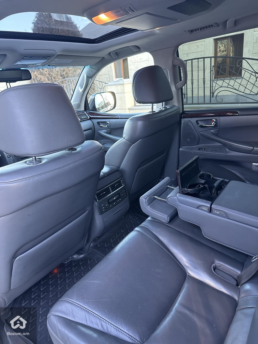 Lexus LX570 - image 4