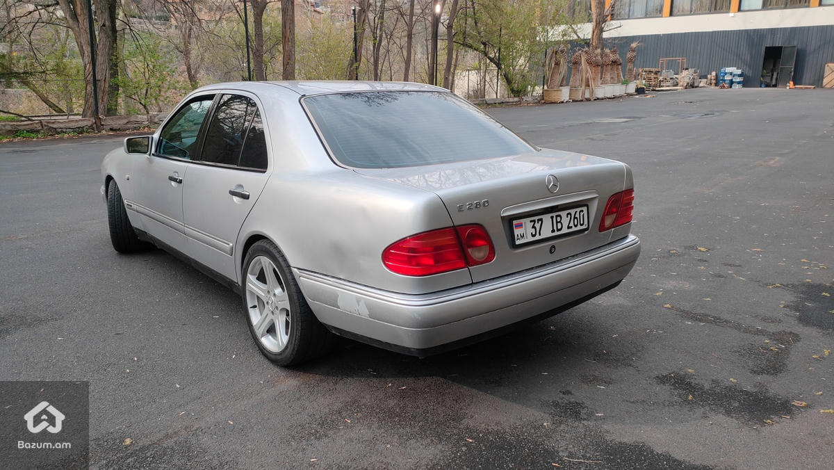 Mercedes Benz - image 8