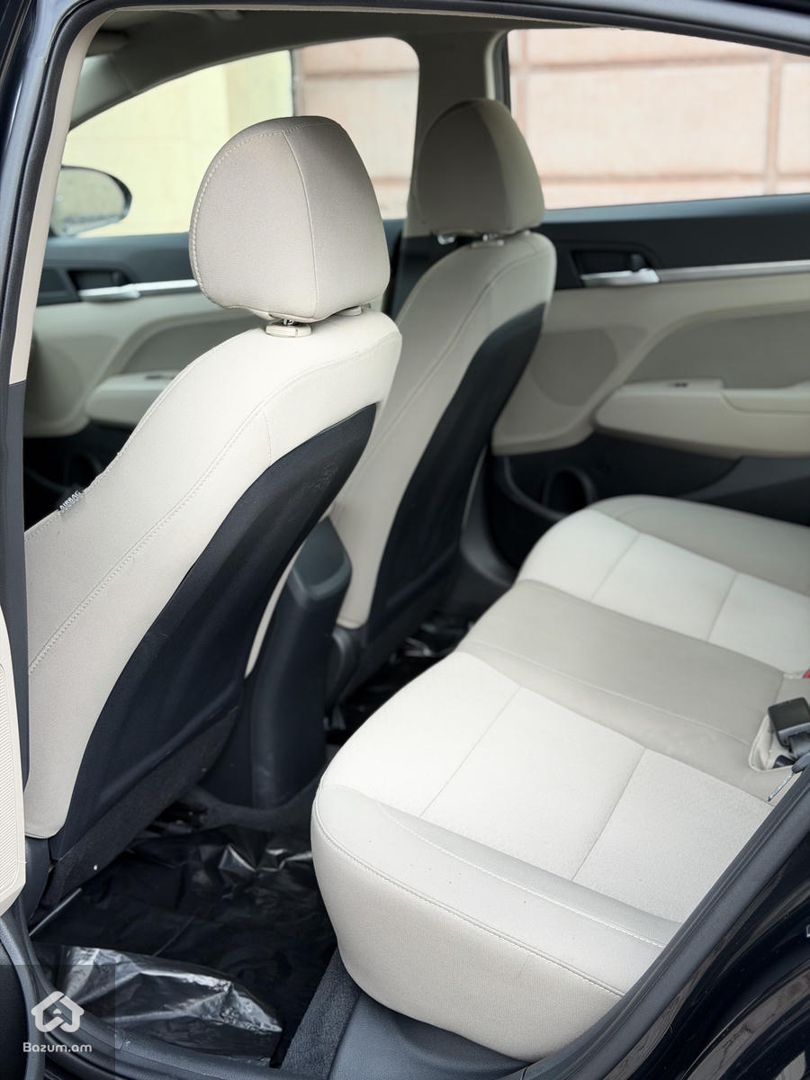 Hyundai Elantra Sel - image 10