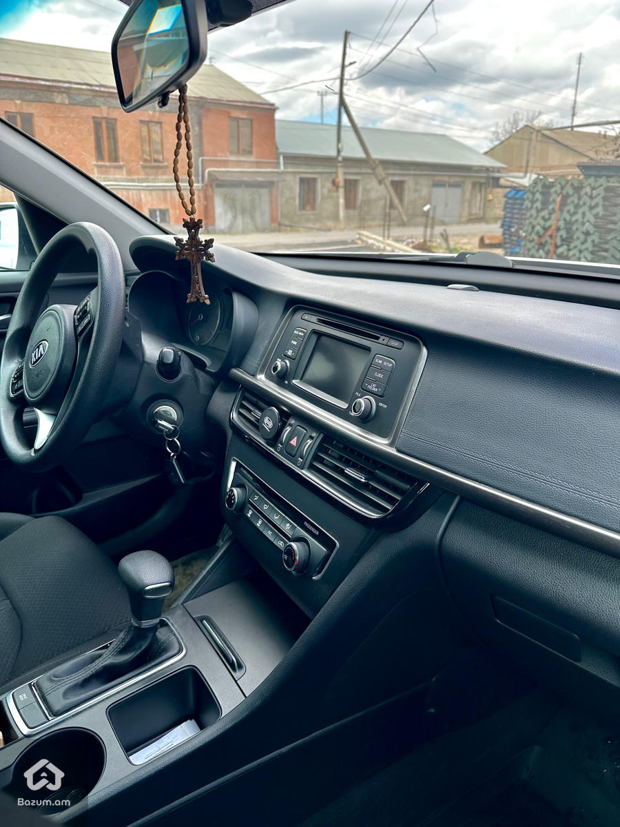 Kia Optima - image 10